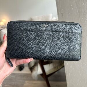 SOLD Woman’s Fossil wallet